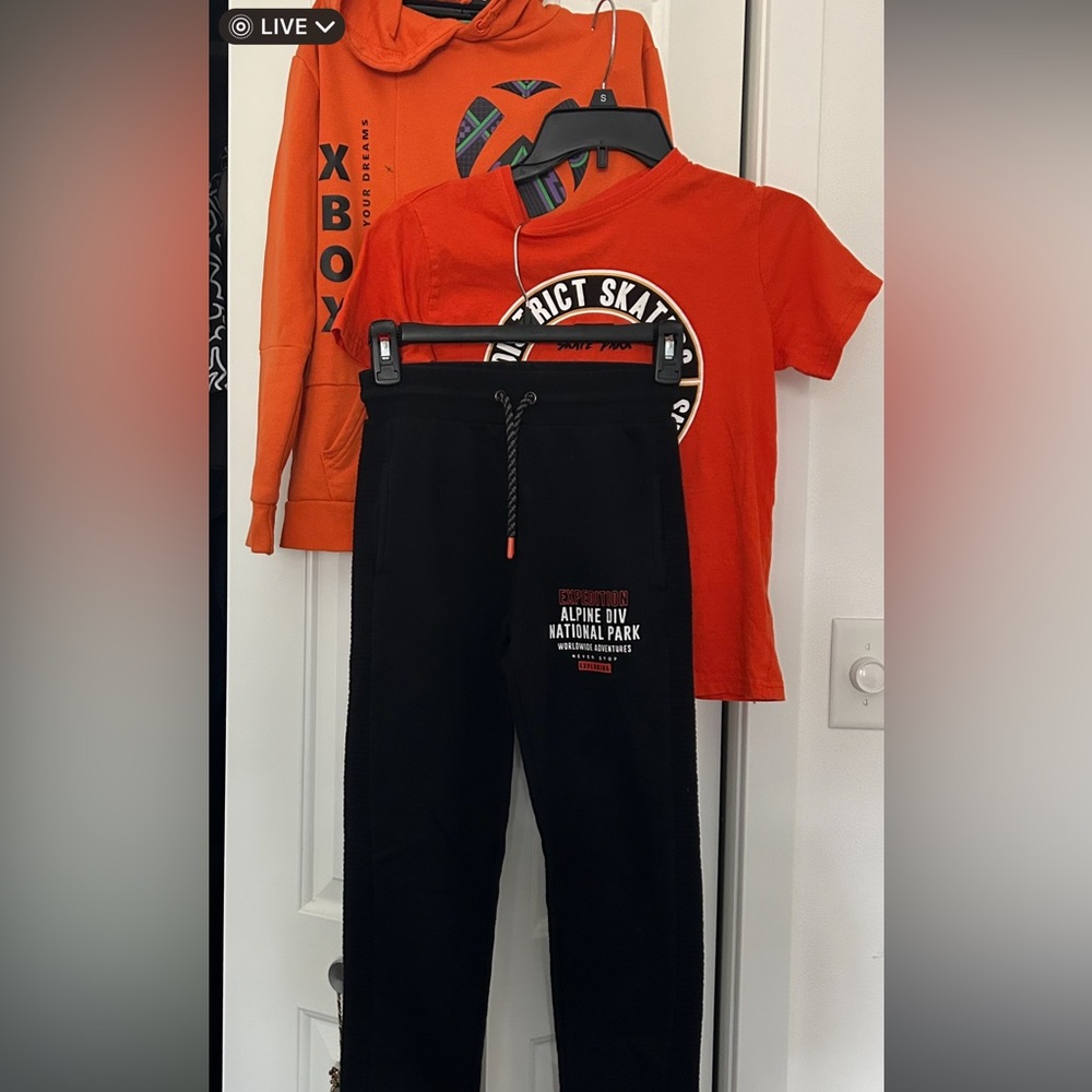 3pieces sweatshirt Hoodie,pants jogger,shirt Set for kid’s 8-9 years O.like new🤩